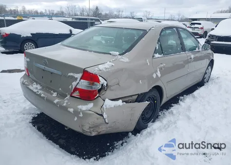 2004 Toyota Camry Le z USA, uszkodzony, nr VIN 4T1BE32K84U890784